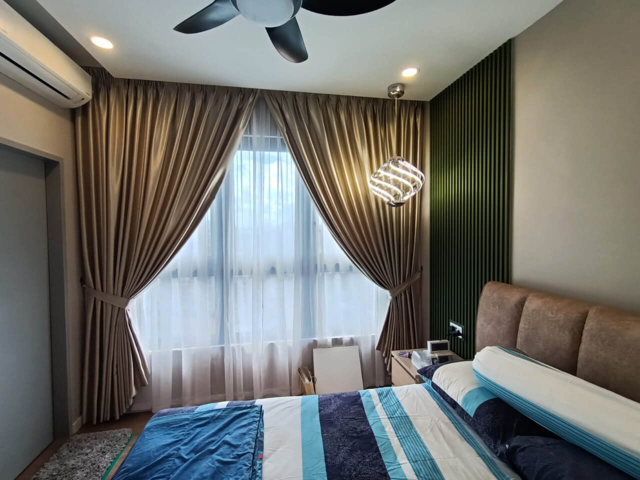 Modern Bed Room Curtain